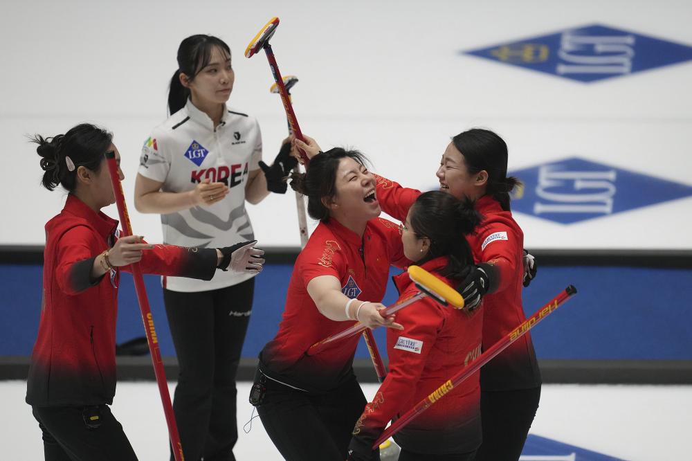 状态不佳！爱德华兹11中3得到15分5失误